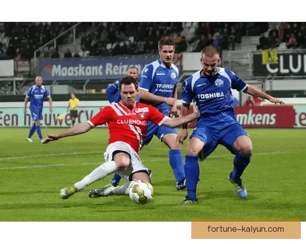 埃因霍温在新赛季展现出强劲的比赛节奏，保持竞争力不断增强。