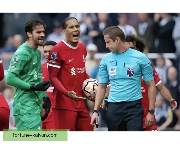 弗吉尔·范戴克领衔利物浦防线，状态回暖再创英超辉煌